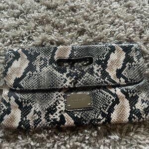 Nine West 🐍 Snakeskin Clutch purse with handle